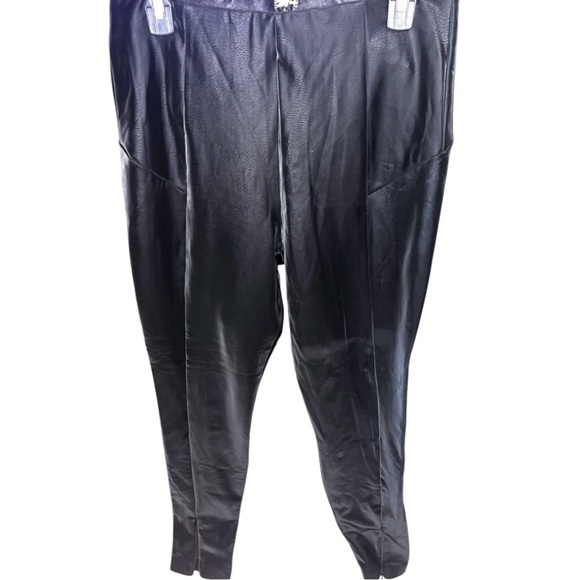 🩷 Guess Women’s Faux Leather Ankle Zip Up Dress Pants SIZE LARGE BLACK - Picture 1 of 5